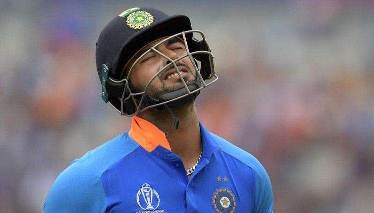 തുടരെ നിരാശപ്പെടുത്തുന്നുത് കാണുന്നില്ലേ? സഞ്ജുവിന് അവസരം നല്‍കണം; പന്ത് ഗോള്‍ഡന്‍ ഡക്കായതിന് പിന്നാലെ ആരാധകര്‍