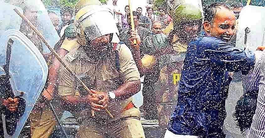എല്‍ദോ എബ്രഹാമിനെതിരായ ലാത്തിച്ചാര്‍ജില്‍ പൊലീസിന് വീഴ്ചയില്ല ; നടപടി വേണ്ടെന്ന് ഡിജിപി, ശുപാര്‍ശ
