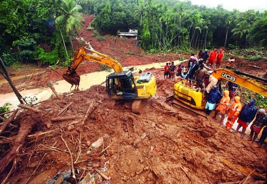 കവളപ്പാറയില് മൂന്നു മൃതദേഹങ്ങള് കൂടി കണ്ടെത്തി ; പുത്തുമലയില് കാണാതായ ഒരാളുടെ മൃതദേഹം സൂചിപ്പാറ വെള്ളച്ചാട്ടത്തിന് സമീപം