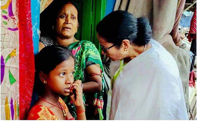 400 പേര്‍ക്ക് രണ്ട് ടോയ്‌ലറ്റ് !; മന്ത്രിയോടും ഉദ്യോഗസ്ഥരോടും പൊട്ടിത്തെറിച്ച് മുഖ്യമന്ത്രി