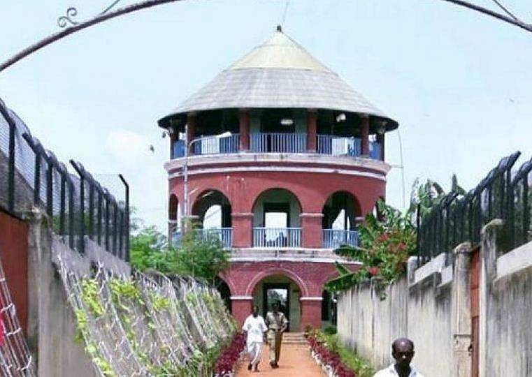 പൊലീസിന് ഇനി ജയിലിലെ ഷൂ! ചപ്പാത്തിക്കും തുണിത്തരങ്ങള്‍ക്കും പിന്നാലെ ചെരിപ്പ് നിര്‍മാണ യൂണിറ്റും