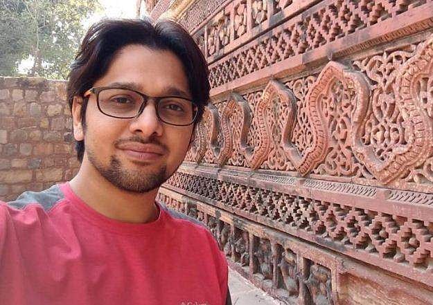 17കാരിയെ ഫ്‌ലാറ്റില്‍ വിളിച്ചുവരുത്തി ബിക്കിനിയില്‍ ചിത്രങ്ങള്‍ പകര്‍ത്തി; സംവിധായകന്‍ അറസ്റ്റില്‍