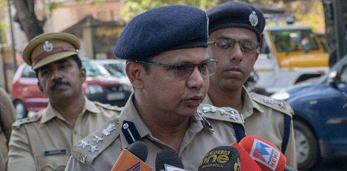 'ഇതാണ് ഇത്തരം ആളുകളുടെ വിവരമെങ്കില്‍, ഇവനെയൊക്കെ IPS കൊടുത്ത് നമ്മുടെ ജീവന്‍ കാക്കുന്ന പണി ഏല്‍പ്പിച്ചവരെ പറഞ്ഞാല്‍ മതി'