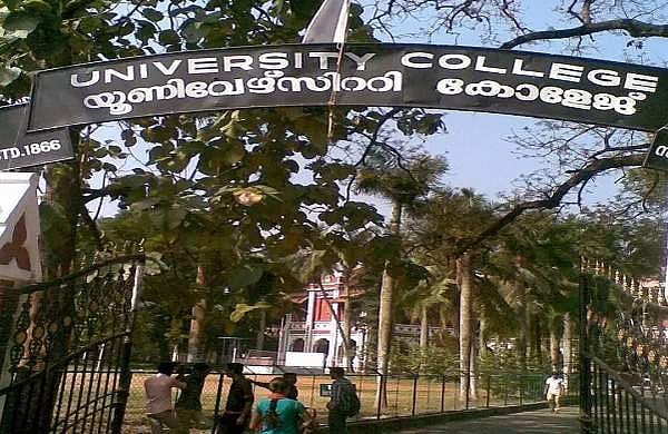 'ഇടിമുറി'യിലെ പഠിപ്പ് തീര്‍ന്നു; ആഹ്ലാദപ്രകടനവുമായി വിദ്യാര്‍ത്ഥികള്‍; വീണ്ടും പിടിമുറുക്കി എസ്എഫ്‌ഐ 