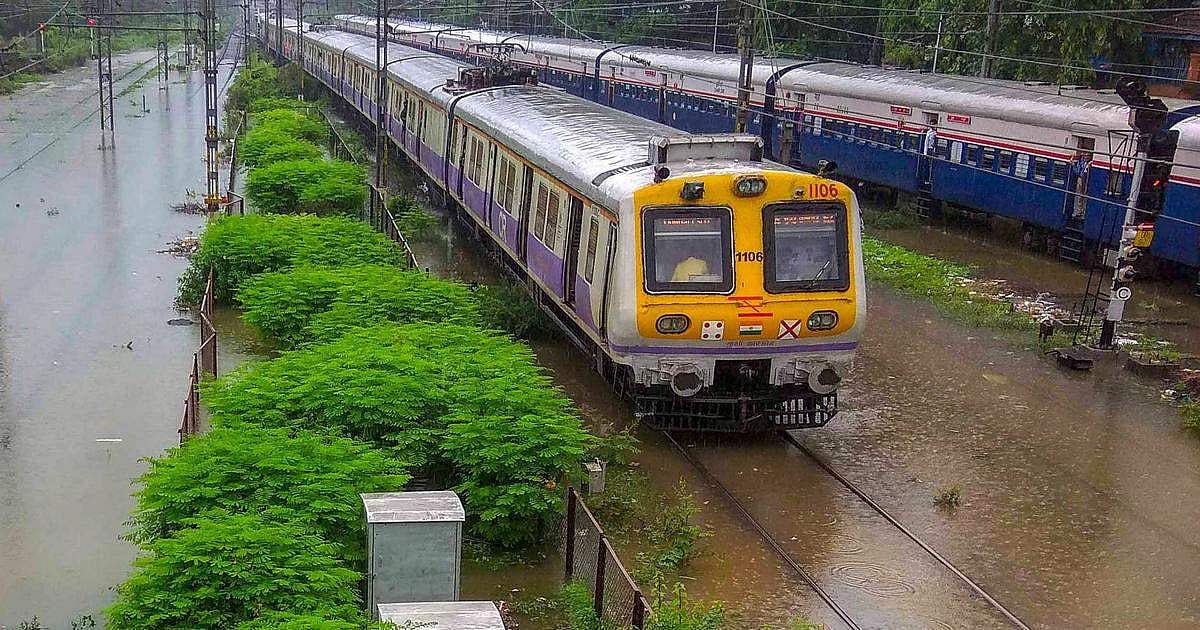 കോഴിക്കോട്ട് - പാലക്കാട്ട് റൂട്ടിലും ട്രെയിന് ഗതാഗതം നിര്ത്തി