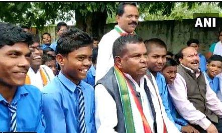 'നിങ്ങള്‍ക്ക് നേതാവാകണോ?, കലക്ടറുടെയും എസ്പിയുടെയും കോളറില്‍ കയറിപ്പിടിക്കുക'; കുട്ടികളോട് കോണ്‍ഗ്രസ് മന്ത്രി (വിവാദ വീഡിയോ)