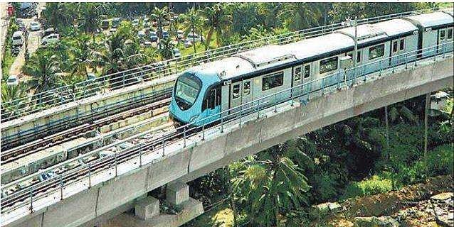 റെക്കോഡ് നേട്ടത്തിലേക്ക് കുതിച്ചുപാഞ്ഞ് കൊച്ചി മെട്രോ ; ചുരുങ്ങിയ നാളുകള്‍ക്കകം പ്രവര്‍ത്തന ലാഭത്തിലെത്തുന്ന രാജ്യത്തെ ആദ്യ മെട്രോ
