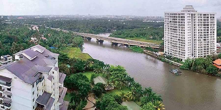 നഗരസഭയുടെ നോട്ടീസ് നിയമാനുസൃതമല്ല, ഫ്‌ലാറ്റ് ഉടമകള്‍ ഇന്ന് ഹൈക്കോടതിയില്‍ ഹര്‍ജി നല്‍കും