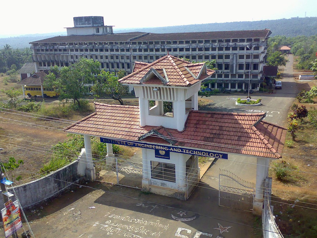 ജാതിവിവേചനം; കാലിക്കറ്റ് സര്‍വകലാശാലയില്‍ രണ്ട് അധ്യാപകര്‍ക്ക് നിര്‍ബന്ധിത അവധി