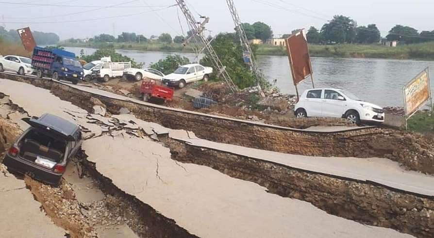 പത്തു സെക്കന്റ് ഭൂചലനം; പാകിസ്ഥാനില് കനത്ത നാശനഷ്ടം, എട്ടുമരണം