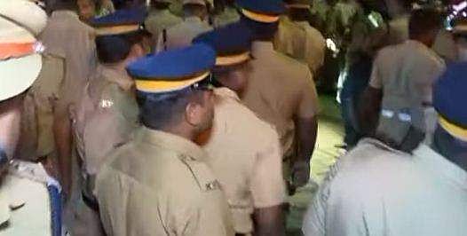 പിറവം പളളിയില്‍ വന്‍ സംഘര്‍ഷം; പളളി വളപ്പില്‍ പൊലീസ്, നിരോധനാജ്ഞ 