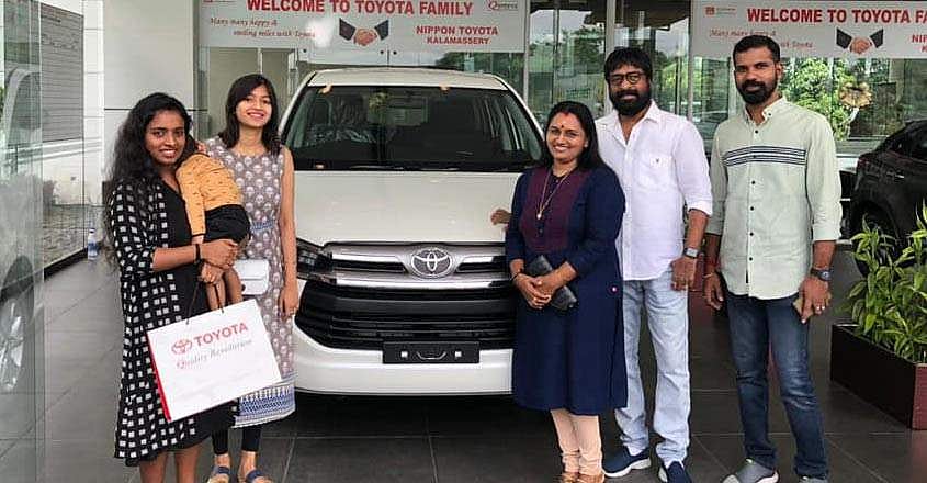 ഇനി ഇന്നോവയില്‍ പറക്കാം: ക്രിസ്റ്റ സ്വന്തമാക്കി ഹരിശ്രീ അശോകന്‍