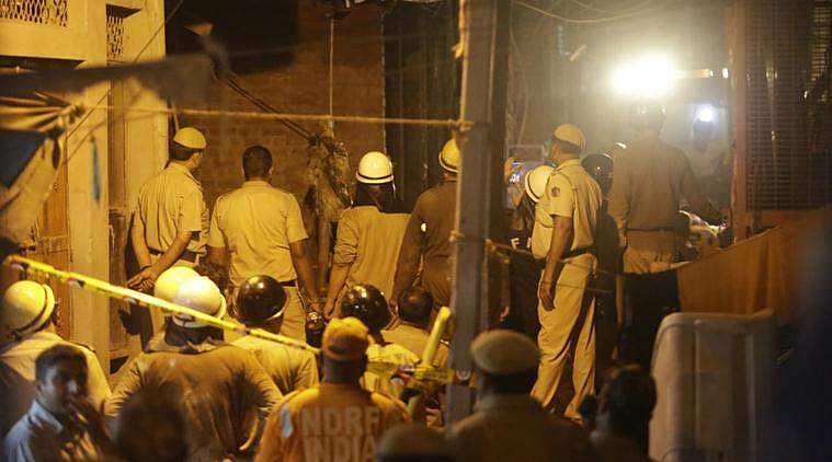 നിര്‍മാണത്തിലിരിക്കുന്ന നാലു നിലകെട്ടിടം തകര്‍ന്നുവീണു; രണ്ടു പേര്‍ മരിച്ചു; കുറച്ചുപേര്‍ കുടുങ്ങിക്കിടക്കുന്നതായി സൂചന