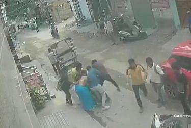 പെണ്‍കുട്ടികളായാല്‍ ഇങ്ങനെ വേണം..., ബൈക്കിലെത്തി മാല പറിച്ചു, കളളനെ പിടിച്ചുനിലത്തിട്ട് യുവതി, പിന്നാലെ നാട്ടുകാര്‍ ചവിട്ടിക്കൂട്ടി ( വീഡിയോ)
