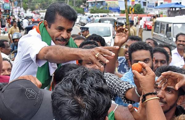അടൂര്‍ പ്രകാശിനെ അനുനയിപ്പിച്ചു;  കോണ്‍ഗ്രസിലെ 'കോന്നി പ്രതിസന്ധി'യില്‍ അയവ്
