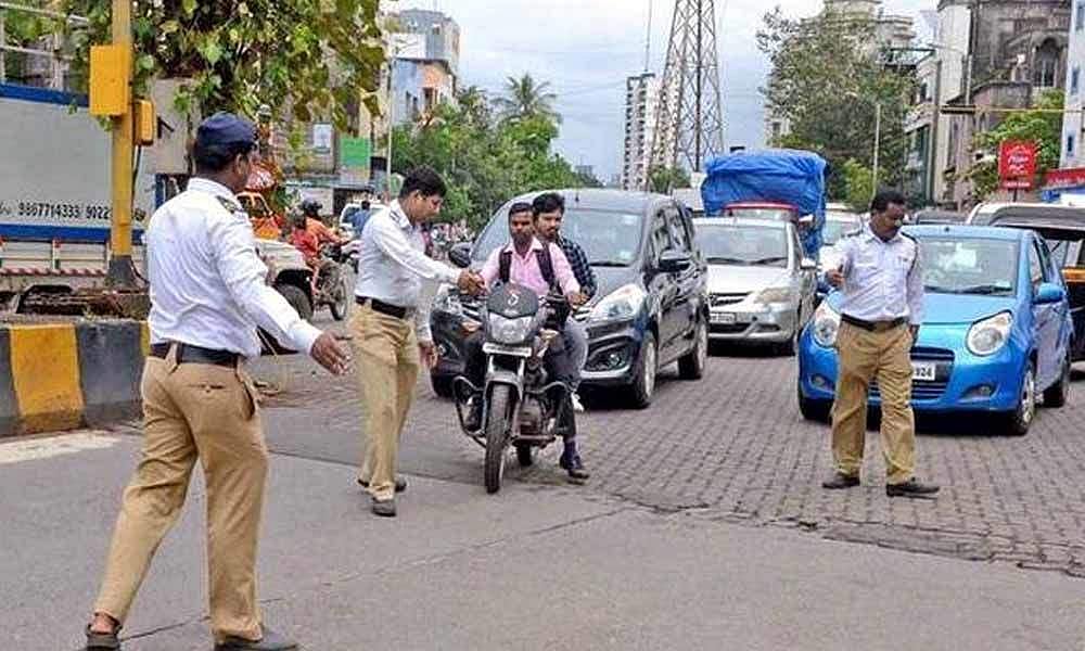 ഗതാഗത നിയമലംഘകരെ കാത്തിരിക്കുന്നത് വന് ഇരുട്ടടി?; ഇന്ഷുറന്സ് പ്രീമിയവുമായി ബന്ധിപ്പിക്കാന് ഐആര്ഡിഎ നീക്കം, കീശ ചോരും
