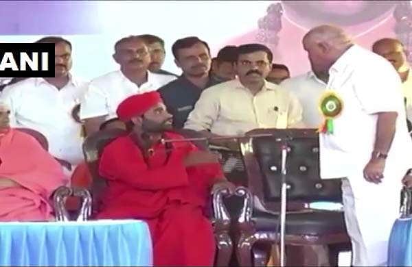 ''ഭീഷണി ഇങ്ങോട്ടു വേണ്ട'' ; സമുദായ നേതാവിനോട് പരസ്യമായി കൊമ്പുകോര്‍ത്ത് യെഡിയൂരപ്പ; രാജി വയ്ക്കാന്‍ തയ്യാറെന്ന് പ്രഖ്യാപനം