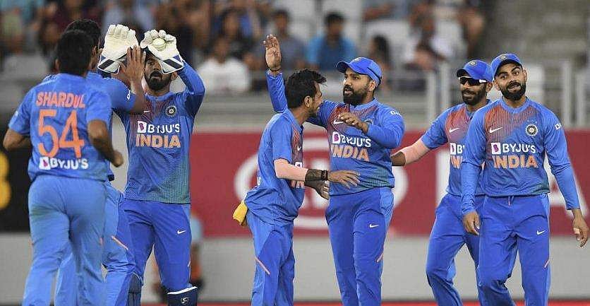 എട്ട് ഓവര്‍, 52 റണ്‍സ്, ഒരു സിക്‌സ്; വിക്കറ്റ് അകന്ന് നിന്നപ്പോഴും കണ്ടത് ബൂമ്ര മാജിക് 