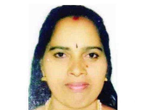 തൊഴിലുറപ്പ് ജോലിക്കിടയില്‍ തെങ്ങ് മറിഞ്ഞു വീണു; വീട്ടമ്മയ്ക്ക് ദാരുണാന്ത്യം