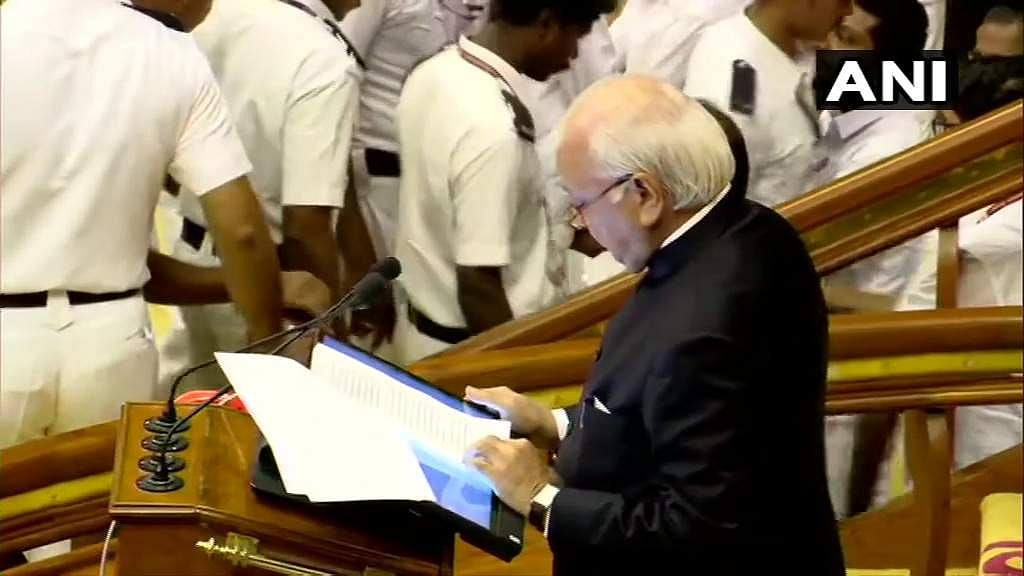 ഒടുവില്‍ സര്‍ക്കാരിന് വഴങ്ങി ഗവര്‍ണര്‍; പൗരത്വ നിയമ വിമര്‍ശനം സഭയില്‍ വായിച്ചു, മുഖ്യമന്ത്രിയെ മാനിക്കുന്നെന്ന് വിശദീകരണം
