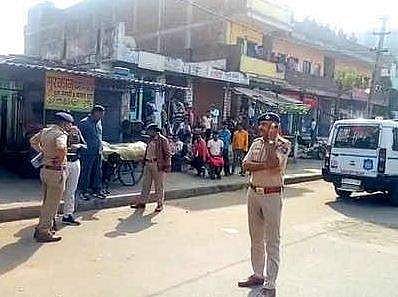 കത്തി കൊണ്ട് കഴുത്തറുത്തു, ചുറ്റിക കൊണ്ട് തലയ്‌ക്കടിച്ച് മരണം ഉറപ്പാക്കി; മക്കളുടെ മുന്നിലിട്ട് ഭർത്താവിനെ കൊലപ്പെടുത്തി ഭാര്യ