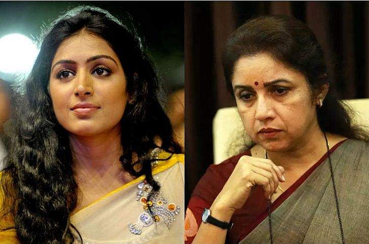 'അമ്മ പ്രതിസന്ധിയിലായാൽ മുഴുവൻ നേതൃത്വവും മിണ്ടാതിരിക്കും, ഇതിന് ഉത്തരം പറയണം'; ചോദ്യങ്ങളുമായി രേവതിയും പദ്മപ്രിയയും 