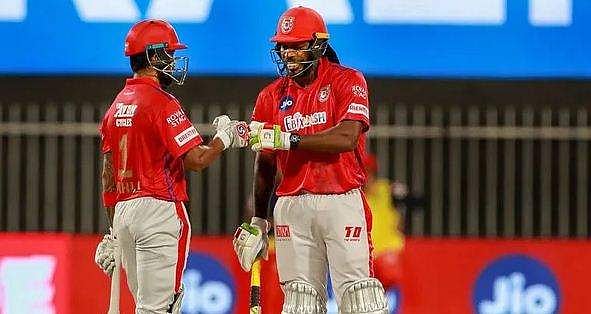 എങ്ങനെയാണ് എനിക്ക് പേടിക്കാനാവുക? ഇത് യൂണിവേഴ്‌സല്‍ ബോസിന്റെ ബാറ്റിങ് ആണ്! ആദ്യ കളി ഗംഭീരമാക്കി ഗെയ്ല്‍ 