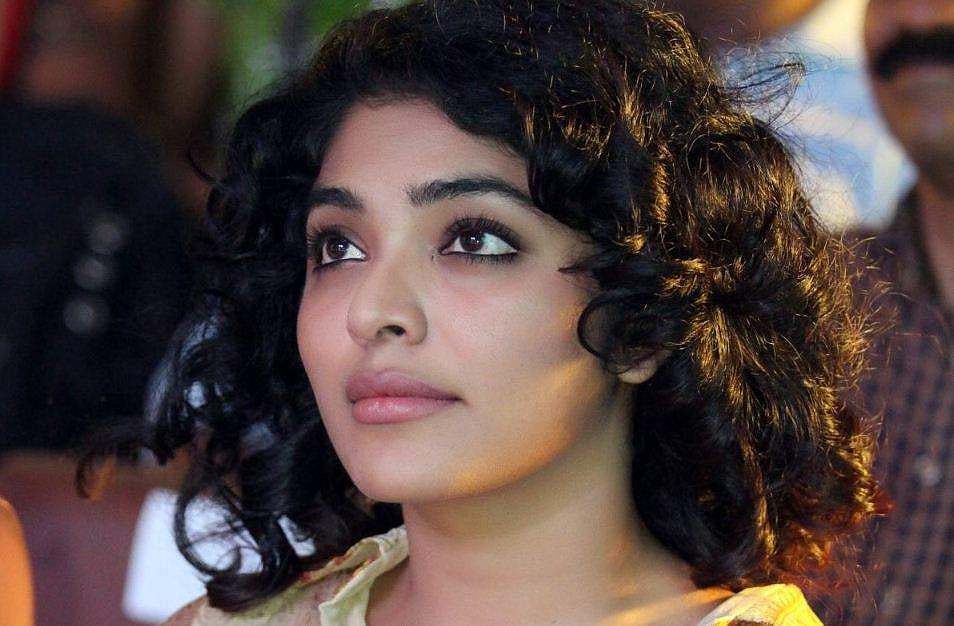 'ഞങ്ങൾ എന്താണ് പറയേണ്ടത്, ആ പെൺകുട്ടി അനുഭവിച്ച ഭയത്തെക്കുറിച്ചോ?'; പ്രതികരണം ചോദിക്കുന്നവരോട് റിമ കല്ലിങ്കൽ