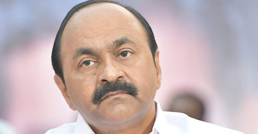 കയ്യിലിരുന്ന 2.42 കോടിയും പോയി; വിമാനത്താവളം അദാനിയും കൊണ്ടുപോയി: വി ഡി സതീശന്