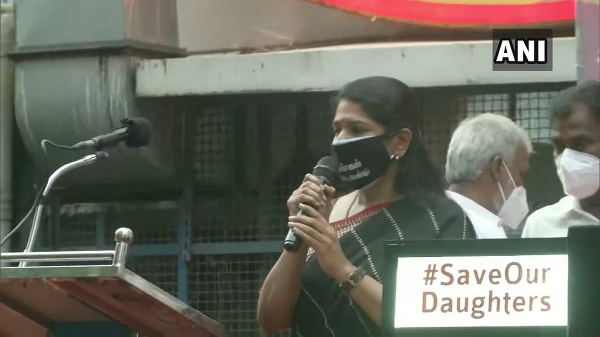 ഹാഥ്‌രസ് സംഭവത്തിൽ പ്രതിഷേധം; രാജ്ഭവനിലേക്ക് ഡിഎംകെ മാർച്ച്; കനിമൊഴി കസ്റ്റഡിയിൽ