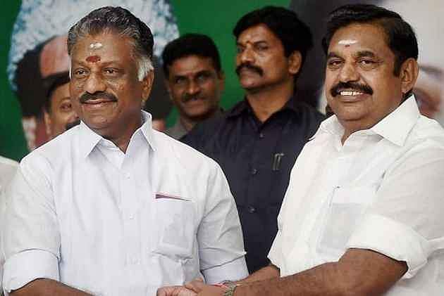 എടപ്പാടി പളനിസ്വാമി എഐഎഡിഎംകെ മുഖ്യമന്ത്രി സ്ഥാനാര്ത്ഥി ; ഒപിഎസ് പിന്മാറി ; സമവായം ബിജെപി ഇടപെടലിനെ തുടര്ന്ന്
