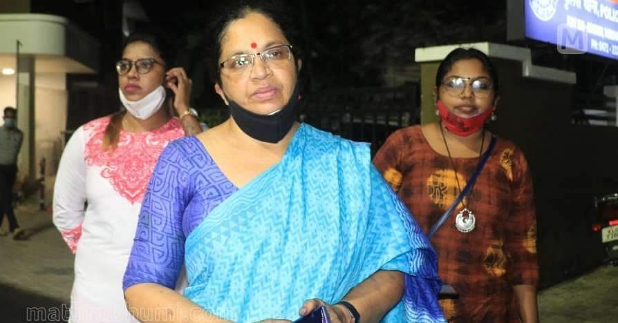 'കായിക ബലം കൊണ്ട് നിയമത്തെ നേരിടാനാകില്ല, സംസ്‌കാരത്തിന് ചേരാത്ത പ്രവൃത്തി' ;  ഭാഗ്യലക്ഷ്മിക്ക് കോടതിയുടെ രൂക്ഷവിമര്‍ശനം
