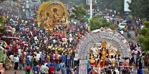 കാത്തിരിക്കുന്നത് 'കോവിഡ് സുനാമി' ; ഓണാഘോഷത്തെ തുടര്‍ന്ന് കേരളത്തില്‍ രോഗപ്പകര്‍ച്ച 750 മടങ്ങായി ; ദുര്‍ഗാപൂജയില്‍ കര്‍ശന നിയന്ത്രണം വേണം ; മമതയ്ക്ക് ഡോക്ടര്‍മാരുടെ കത്ത്