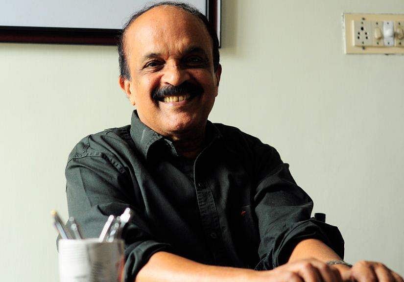 എഴുത്തുകാരനിലെ സാമൂഹ്യ വിമര്‍ശകൻ