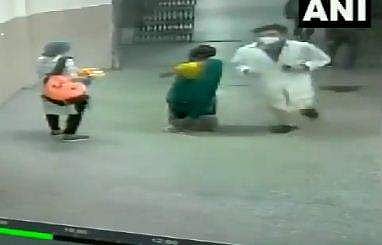 എത്തിയത് നഴ്‌സെന്ന് പറഞ്ഞ്; സര്‍ക്കാര്‍ ആശുപത്രിയില്‍ നിന്ന് നവജാത ശിശുവിനെ തട്ടിക്കൊണ്ടു പോയി (വീഡിയോ)