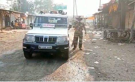 ഡ്യൂട്ടിക്കിടെ 'ഷോലെ' സിനിമയിലെ മാസ് ഡയലോഗ്; പൊലീസുകാരന്‌ കാരണം കാണിക്കല്‍ നോട്ടീസ് (വീഡിയോ)