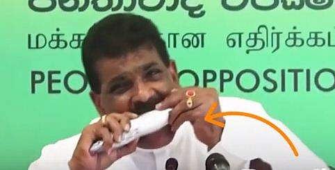 'കോവിഡ് മീനിലൂടെ പകരില്ല'; വാര്‍ത്താസമ്മേളനത്തിനിടെ പച്ചമീന്‍ കഴിച്ച് മന്ത്രി (വീഡിയോ)