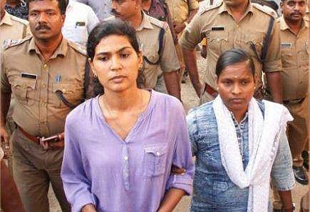 അഭിപ്രായ പ്രകടനം വേണ്ട; രഹ്ന ഫാത്തിമയ്ക്ക് കര്‍ശന വിലക്കുമായി ഹൈക്കോടതി 