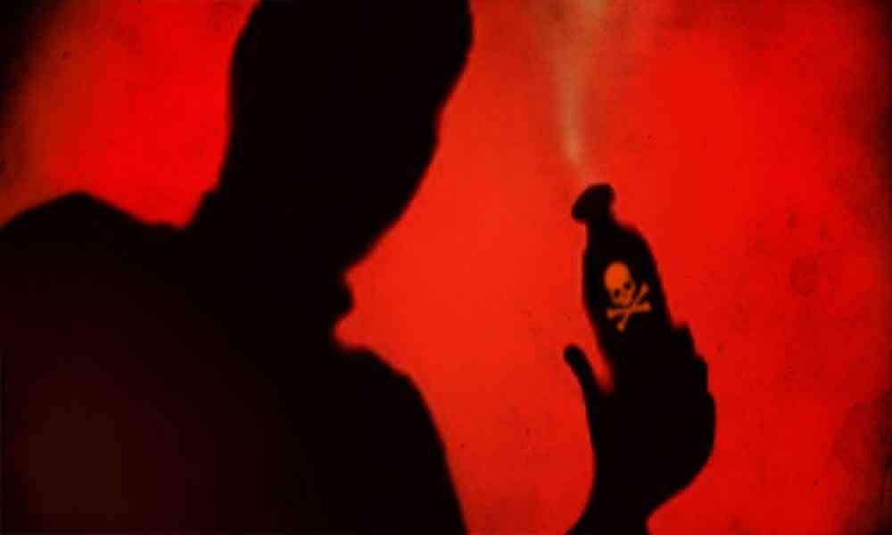 കല്യാണം കഴിച്ചതില്‍ 'വിരോധം', വിളിച്ചു വരുത്തി മുഖത്ത് 'ആസിഡ്' ഒഴിച്ചു; 18കാരിക്ക് ഗുരുതര പൊള്ളല്‍, യുവാവ് അറസ്റ്റില്‍ 