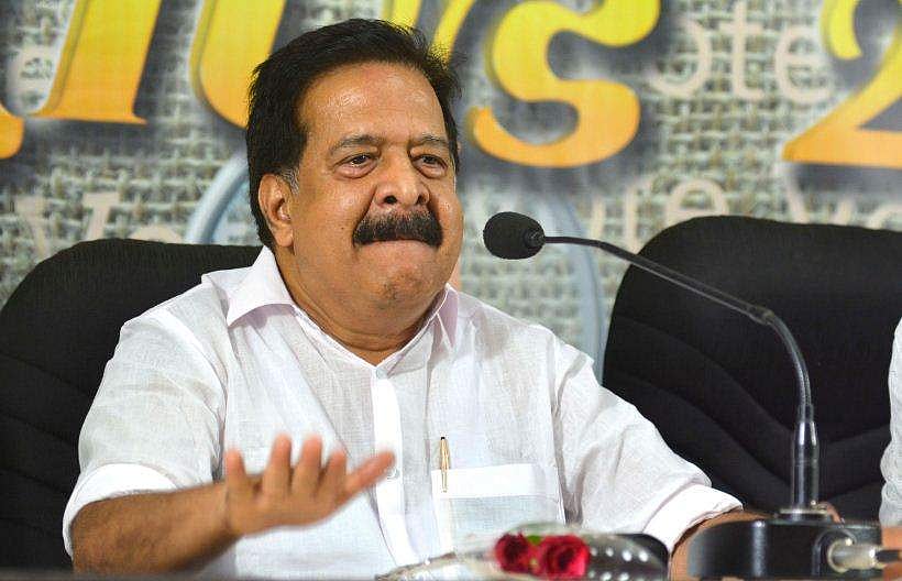 'പിണറായിക്ക് ഒരു ചുക്കും ചെയ്യാനാവില്ല' ; സി എം രവീന്ദ്രനെ ഇഡി ചോദ്യം ചെയ്യാനെത്തിയതോടെ മുഖ്യമന്ത്രിയുടെ സ്വരവും ഭാവവും മാറി : ചെന്നിത്തല