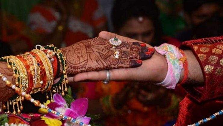 ശല്യം സഹിക്കാതെ വന്നപ്പോള്‍ മറ്റൊരാള്‍ക്ക് വിവാഹം കഴിച്ചുനല്‍കി; പിന്നാലെ ഭീഷണി;  മതപരിവര്‍ത്തന നിരോധന നിയമ പ്രകാരം കേസ് എടുത്ത് യോഗി സര്‍ക്കാര്‍