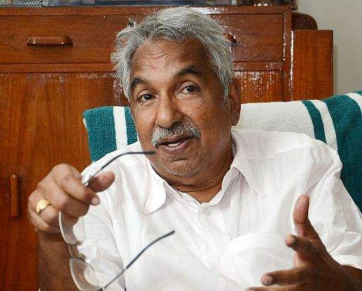 സോളാര്‍: വെയ്റ്റ് ചെയ്യൂ, സമയമാകുമ്പോള്‍ എല്ലാം പുറത്തുവരുമെന്ന്‌ഉമ്മന്‍ചാണ്ടി