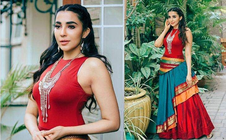 ഇത് പാർവതിയുടെ സ്വന്തം സ്റ്റൈൽ; ലയേഡ് ലെഹങ്കയിൽ തിളങ്ങി താരം; ചിത്രങ്ങൾ