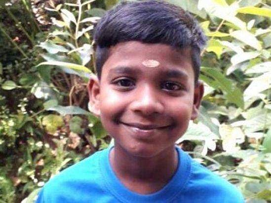  തെങ്ങ് വീണ് പത്ത് വയസ്സുകാരന് ദാരുണാന്ത്യം; അപകടം അച്ഛന്റെ കൺമുന്നിൽ