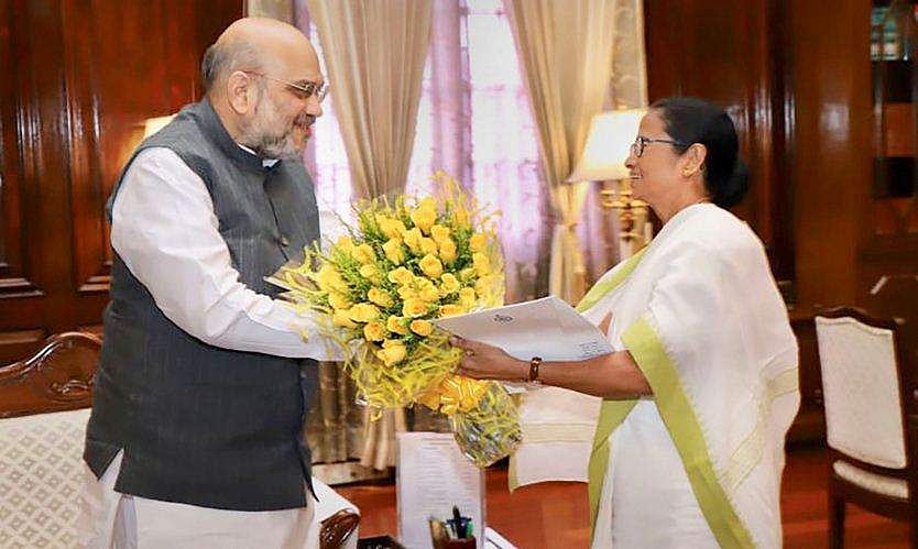 മമതയും കേന്ദ്രവും തുറന്ന പോരിന് ; മൂന്ന് ഐപിഎസുകാരെ ആഭ്യന്തരമന്ത്രാലയം തിരികെ വിളിച്ചു ; കാരണം കാണിക്കാന്‍ ചീഫ് സെക്രട്ടറി പോകേണ്ടെന്ന് മുഖ്യമന്ത്രി