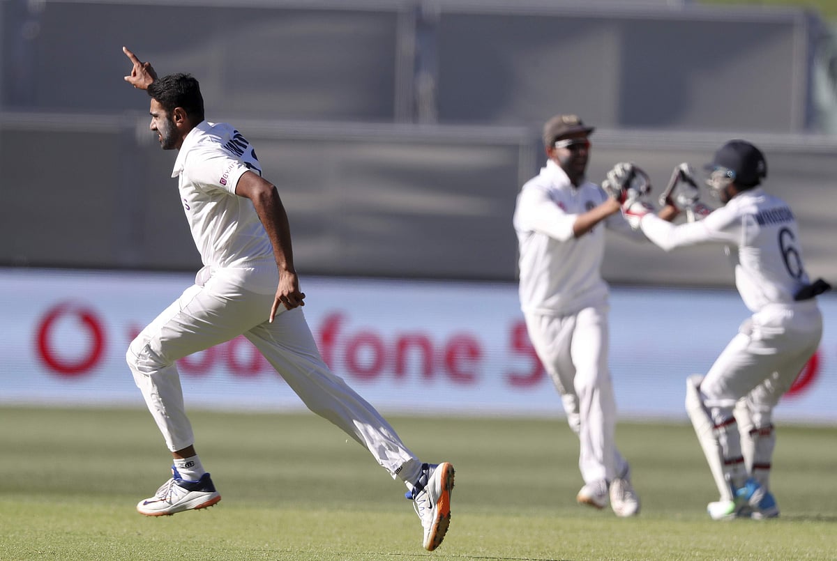 ബൂമ്രയ്ക്ക് പിന്നാലെ അശ്വിന്റെ ആക്രമണം; 65-4ലേക്ക് വീണ് ഓസ്‌ട്രേലിയ