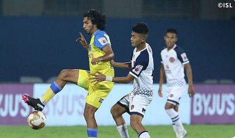 രണ്ടാം പകുതിയില്‍ 'സടകുടഞ്ഞെഴുന്നേറ്റ്' ബ്ലാസ്റ്റേഴ്‌സ്; ഇഞ്ചുറി ടൈമില്‍ സമനില ഗോള്‍