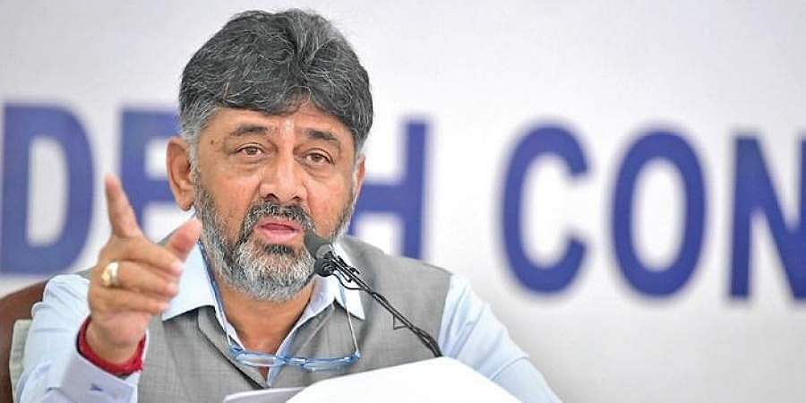 ആദായനികുതി റെയ്ഡ് ഉൾപ്പെടെ 'അനർഥങ്ങൾ'- പ്രായശ്ചിത്തമായി ഡികെ ശിവകുമാർ വക 'വെള്ളി ഹെലികോപ്റ്റർ'