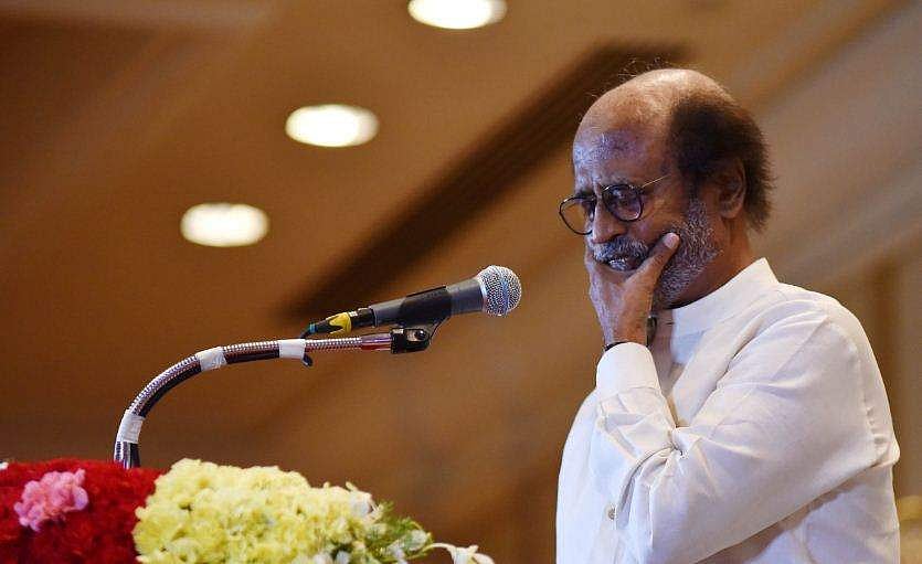 'പത്തടി അകന്നു നില്‍ക്കണം, മാസ്‌ക് മാറ്റരുത്'; രാഷ്ട്രീയത്തില്‍ ഇറങ്ങാനുള്ള തീരുമാനം മാറ്റിയതിനുള്ള കാരണം പറഞ്ഞ് രജനീകാന്ത്