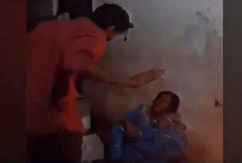 'എന്നെ കൊല്ലുന്നേ' എന്ന് നിലവിളിച്ച് അമ്മ, മകന്‍ ക്രൂരമായി മര്‍ദ്ദിക്കുന്നതിന്റെ ദൃശ്യങ്ങള്‍ പുറത്ത്; കേരള മനഃസാക്ഷിയെ ഞെട്ടിച്ച് മറ്റൊരു സംഭവം
